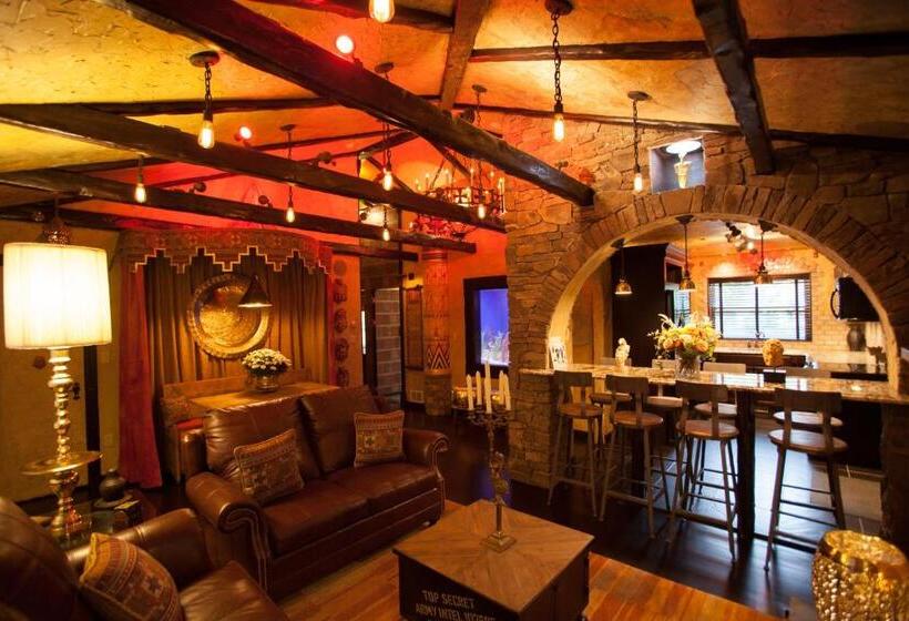 Вилла 3 Спальни, The Roxbury