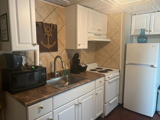 家庭间, Carbone S Beachside Guest Rooms