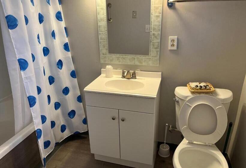 带按摩浴盆的套房, Carbone S Beachside Guest Rooms