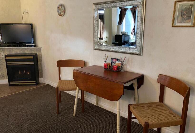 Jakuzili Standart Oda, Wheeler On The Bay Lodge And Marina