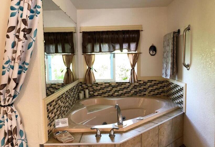 バスタブ付きスタンダードルーム, Wheeler On The Bay Lodge And Marina