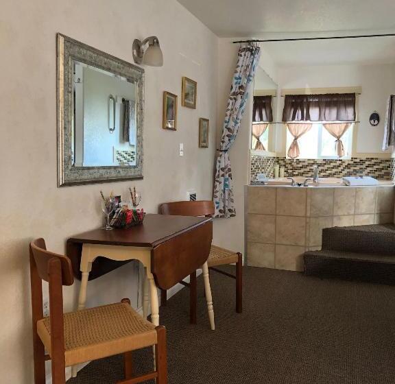 Jakuzili Standart Oda, Wheeler On The Bay Lodge And Marina