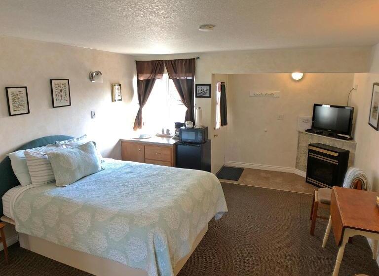 Jakuzili Standart Oda, Wheeler On The Bay Lodge And Marina