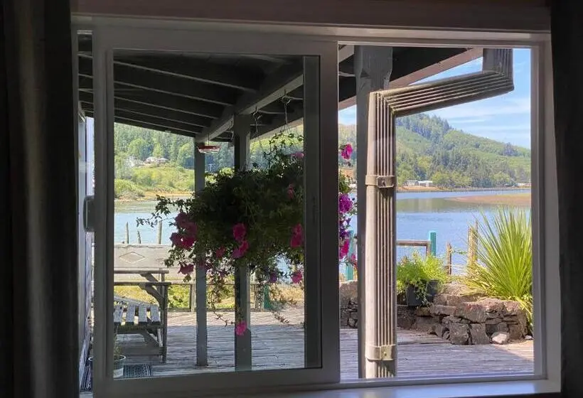 スタンダードルーム, Wheeler On The Bay Lodge And Marina