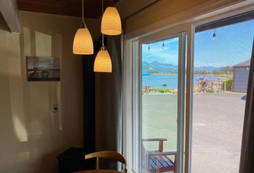 スタンダードルーム, Wheeler On The Bay Lodge And Marina