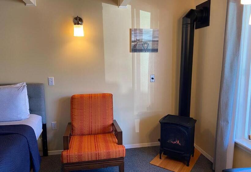 Standart Oda, Wheeler On The Bay Lodge And Marina