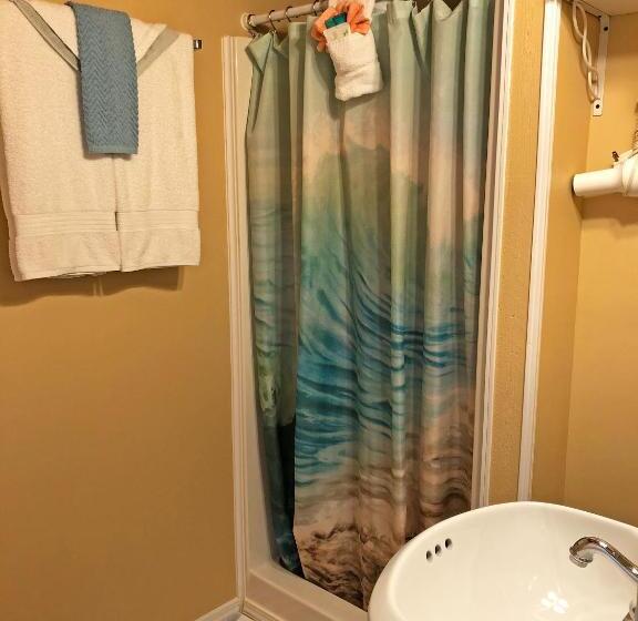 Üç Kişilik Standart Oda, Wheeler On The Bay Lodge And Marina