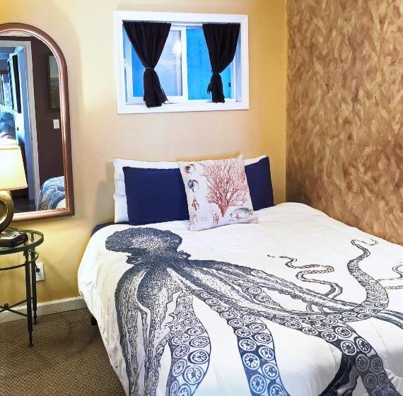 Üç Kişilik Standart Oda, Wheeler On The Bay Lodge And Marina