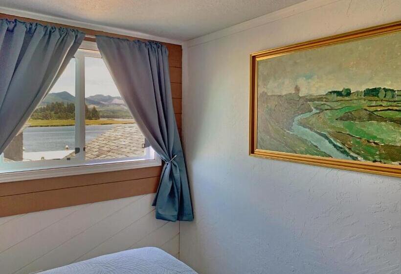 Dört Kişilik Standart Oda, Wheeler On The Bay Lodge And Marina