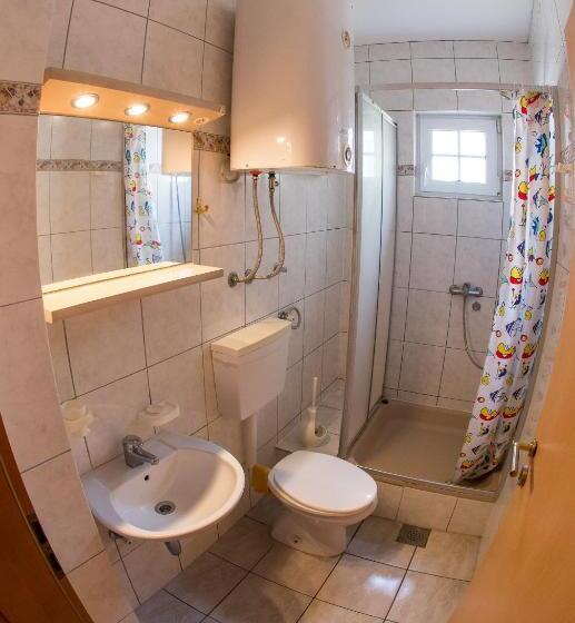 اتاق اکونومی, Guest House Almond