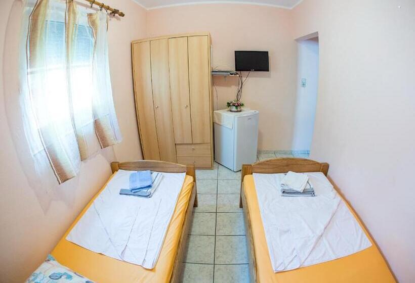 اتاق اکونومی, Guest House Almond