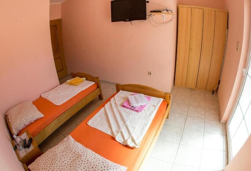 اتاق استاندارد, Guest House Almond