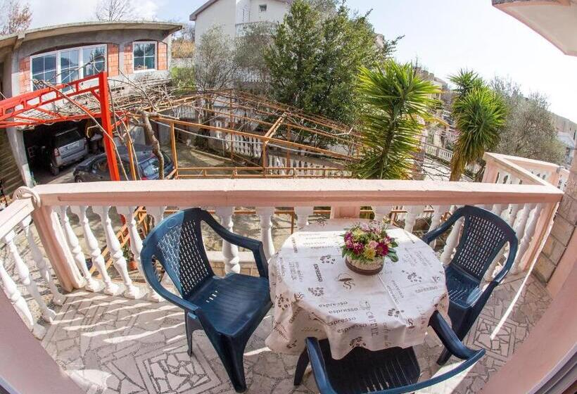 Economy Triple Room, Guest House Almond