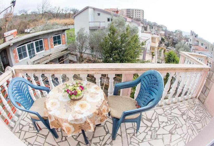 Economy Triple Room, Guest House Almond