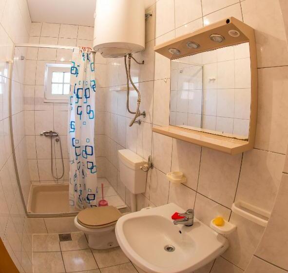 Economy Triple Room, Guest House Almond