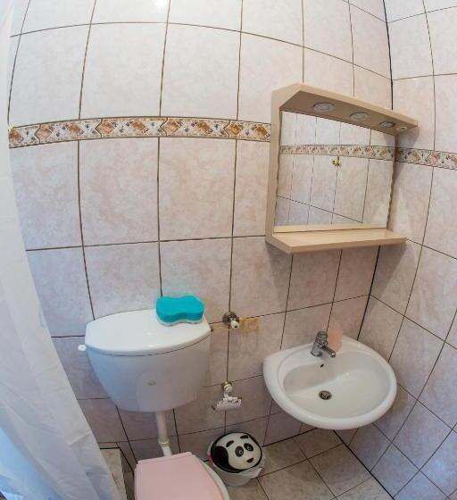 اتاق استاندارد سه نفره, Guest House Almond