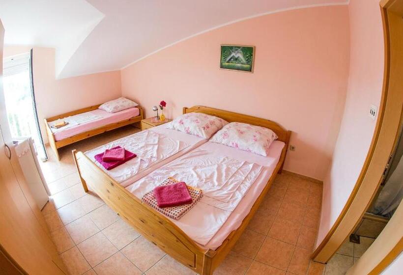 اتاق استاندارد سه نفره, Guest House Almond