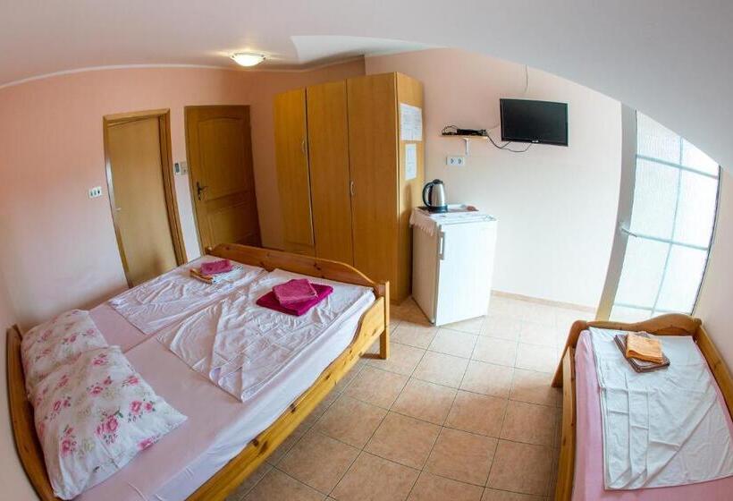 اتاق استاندارد سه نفره, Guest House Almond