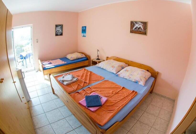 اتاق استاندارد سه نفره, Guest House Almond