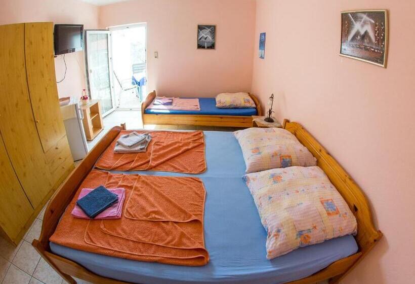 اتاق استاندارد سه نفره, Guest House Almond