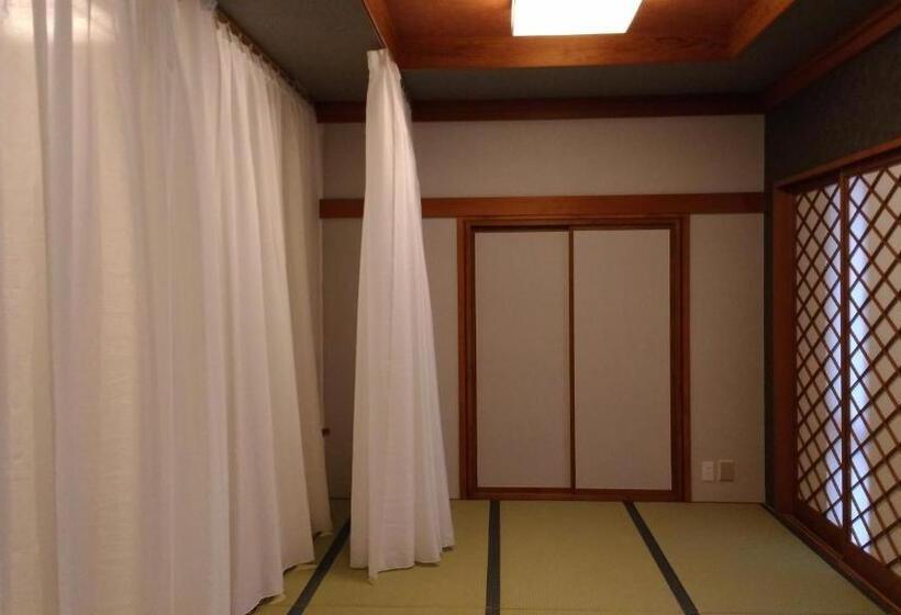 Familie Værelse, Guest House Kuranomachi ゲストハウス蔵の街