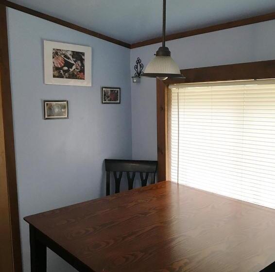 غرفة قياسية, Hollis Creek Cabin