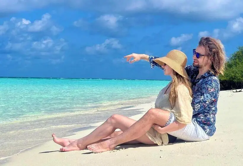 اتاق لوکس با بالکن و چشم‌انداز دریا, Ocean Beach Inn   Maldives