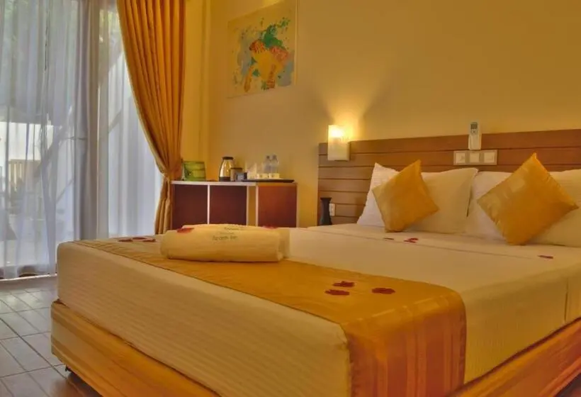 اتاق لوکس با بالکن و چشم‌انداز دریا, Ocean Beach Inn   Maldives