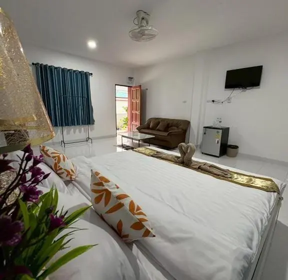اتاق اکونومی, An Airport Guesthouse