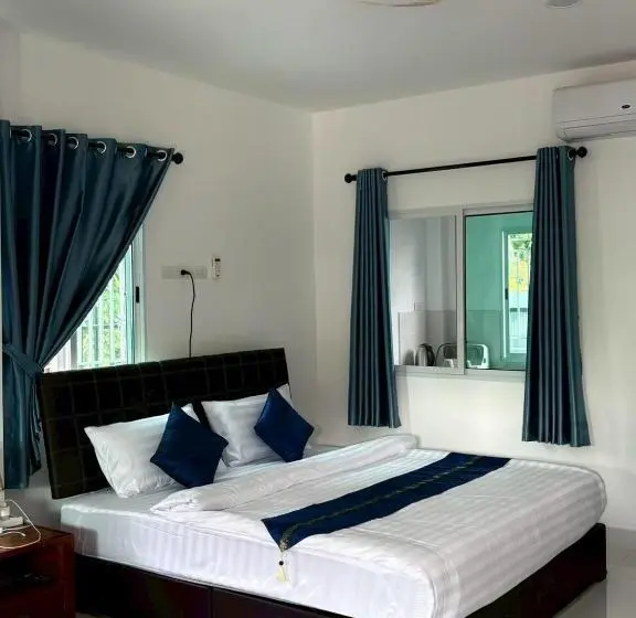اتاق اکونومی, An Airport Guesthouse