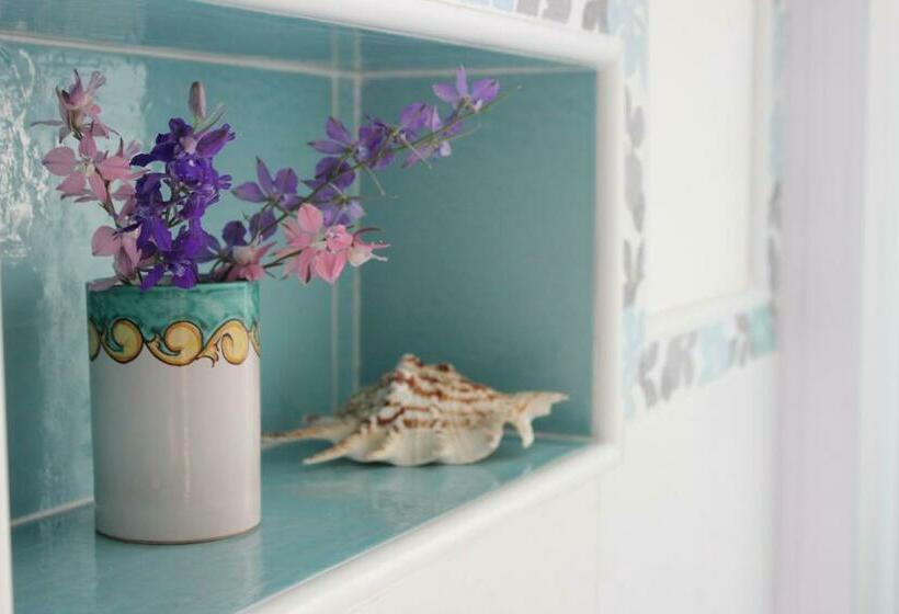 חדר קומפורט לשלושה, Verdeblu