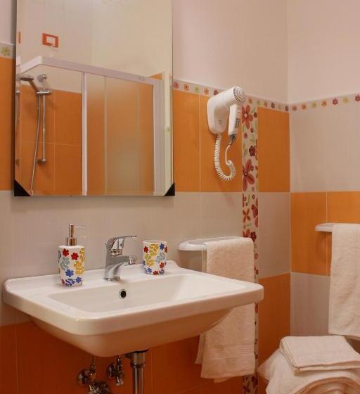 חדר קומפורט לשלושה, Verdeblu