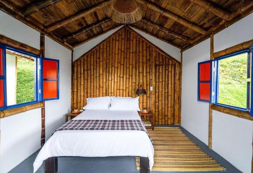 Standard Tent, Selina Quindio