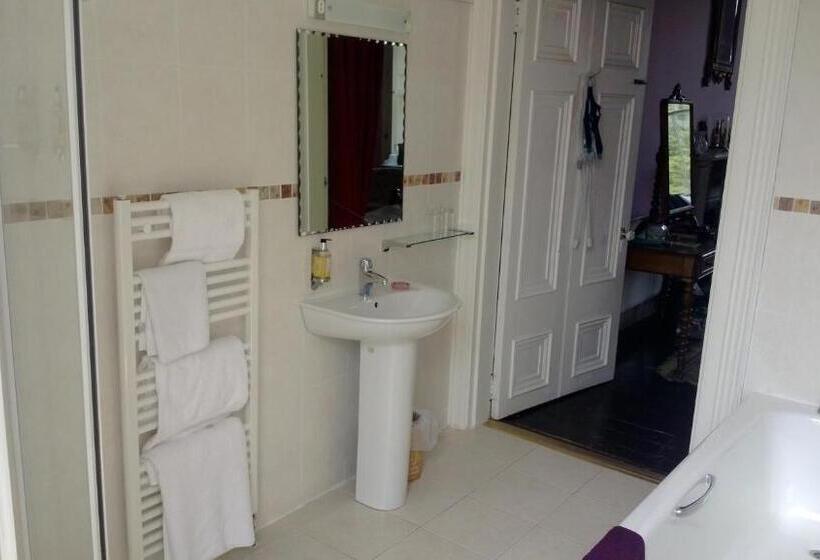 חדר סופריור, Temple House