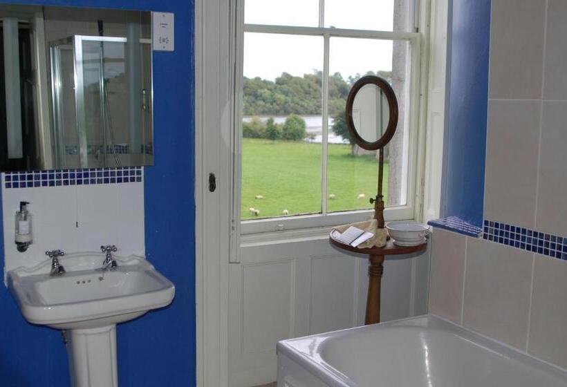 Superior room with lake view, Temple House