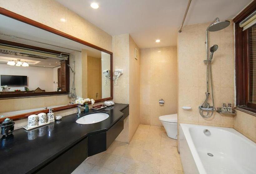 סוויטה עם מרפסת, Hanoi Nostalgia Hotel & Spa