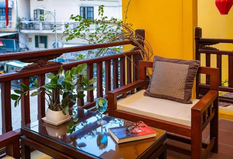 סוויטה עם מרפסת, Hanoi Nostalgia Hotel & Spa