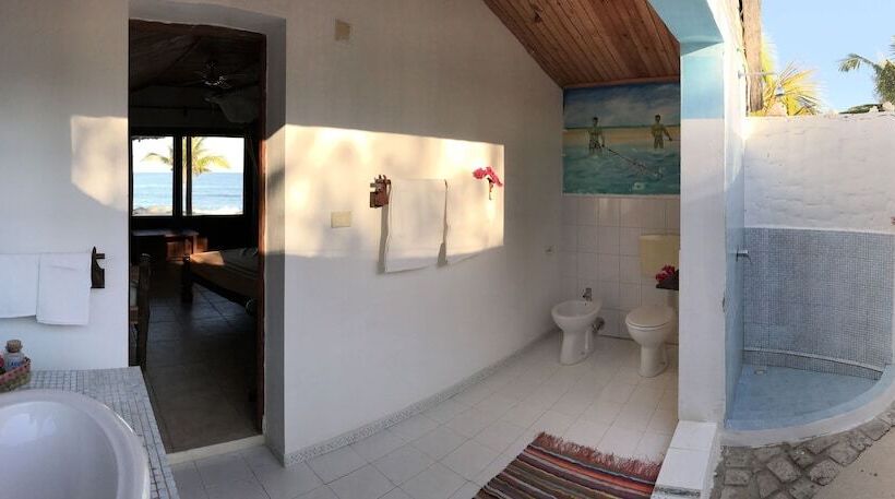 بانگلوی استاندارد با چشمانداز دریا, Laguna Blu Resort Madagascar