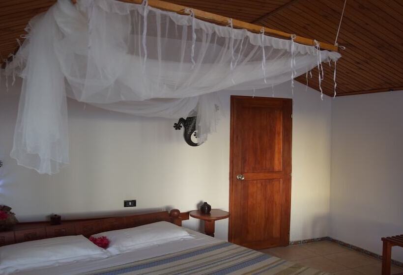 بانگلوی استاندارد با چشمانداز دریا, Laguna Blu Resort Madagascar