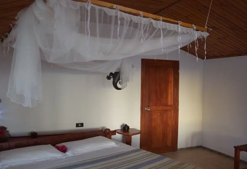 بانگلوی استاندارد با چشمانداز دریا, Laguna Blu Resort Madagascar