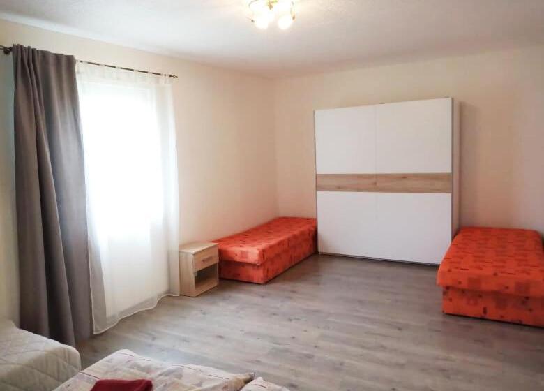 1 Yatak Odalı Daire, Penzión Adriana