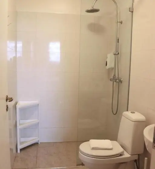 اتاق استاندارد سه نفره, Saxa Guesthouse