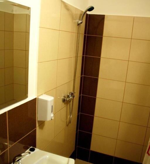 غرفة قياسية, Pensiunea Bobo Panzio