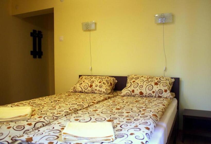 غرفة قياسية, Pensiunea Bobo Panzio