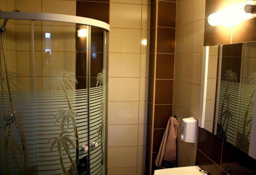 غرفة قياسية, Pensiunea Bobo Panzio