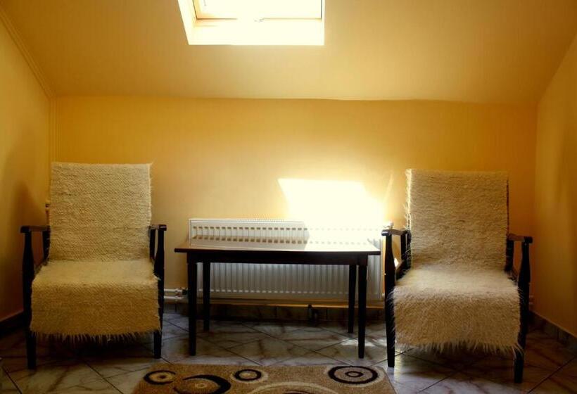 غرفة عائلية, Pensiunea Bobo Panzio