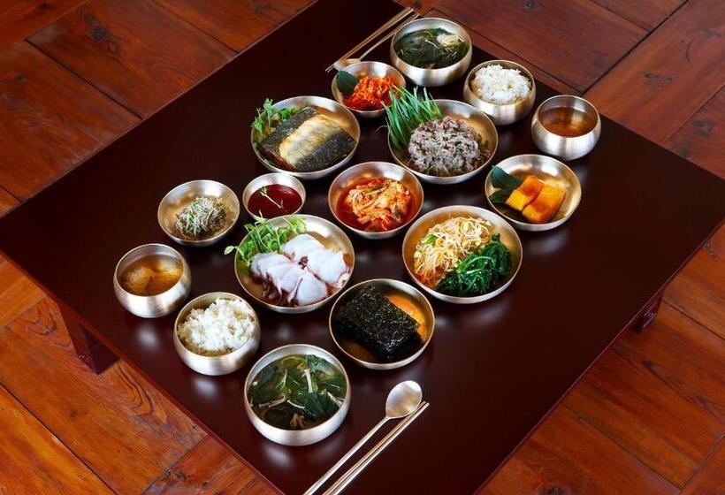 חדר סטנדרט לשלושה, Bukchondaek