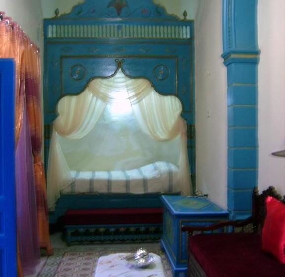 اتاق چهار تخته با دستشویی مشترک, Dar Baaziz