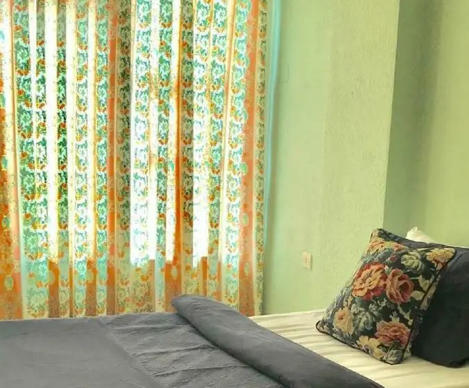 اتاق استاندارد یک نفره, Arabesque