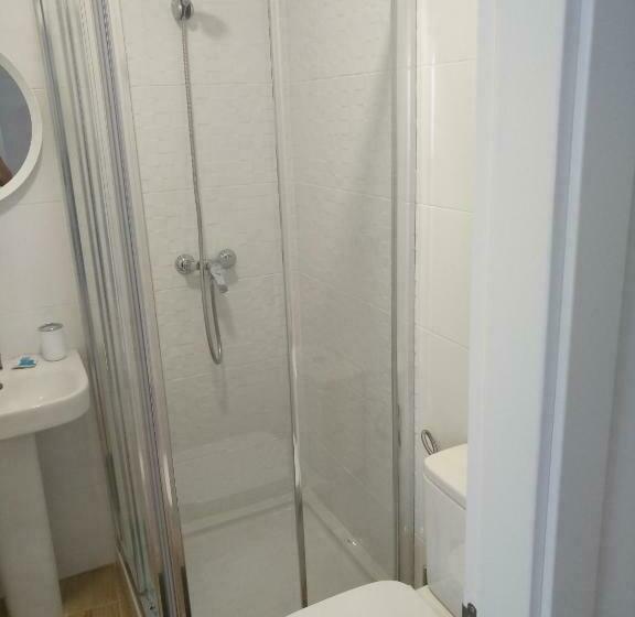 غرفة إقتصادية, Armijorooms